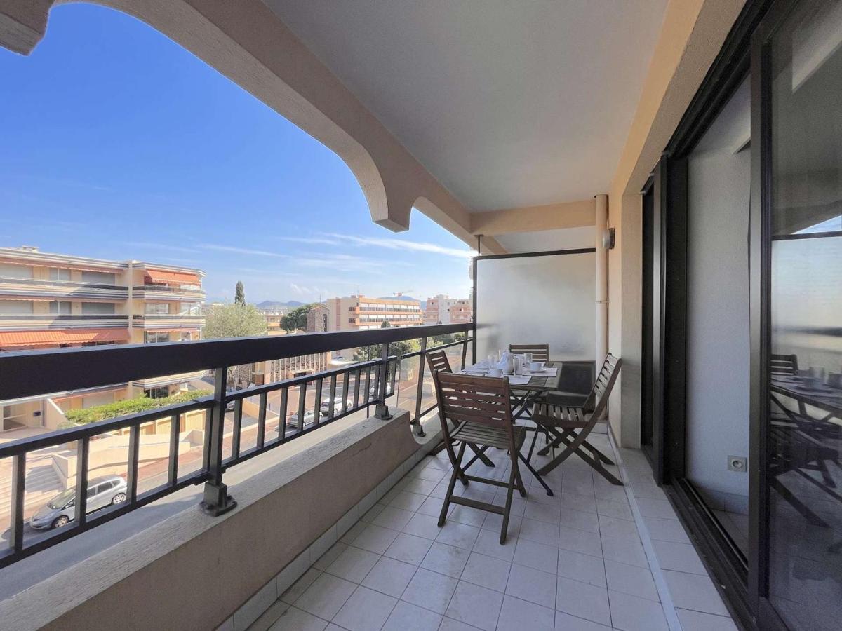 Studio Cabine A 200M De Port Frejus, Plage, Commerces, Terrasse, 4 Couchages, Menage Inclus - Fr-1-226A-31 Exterior photo