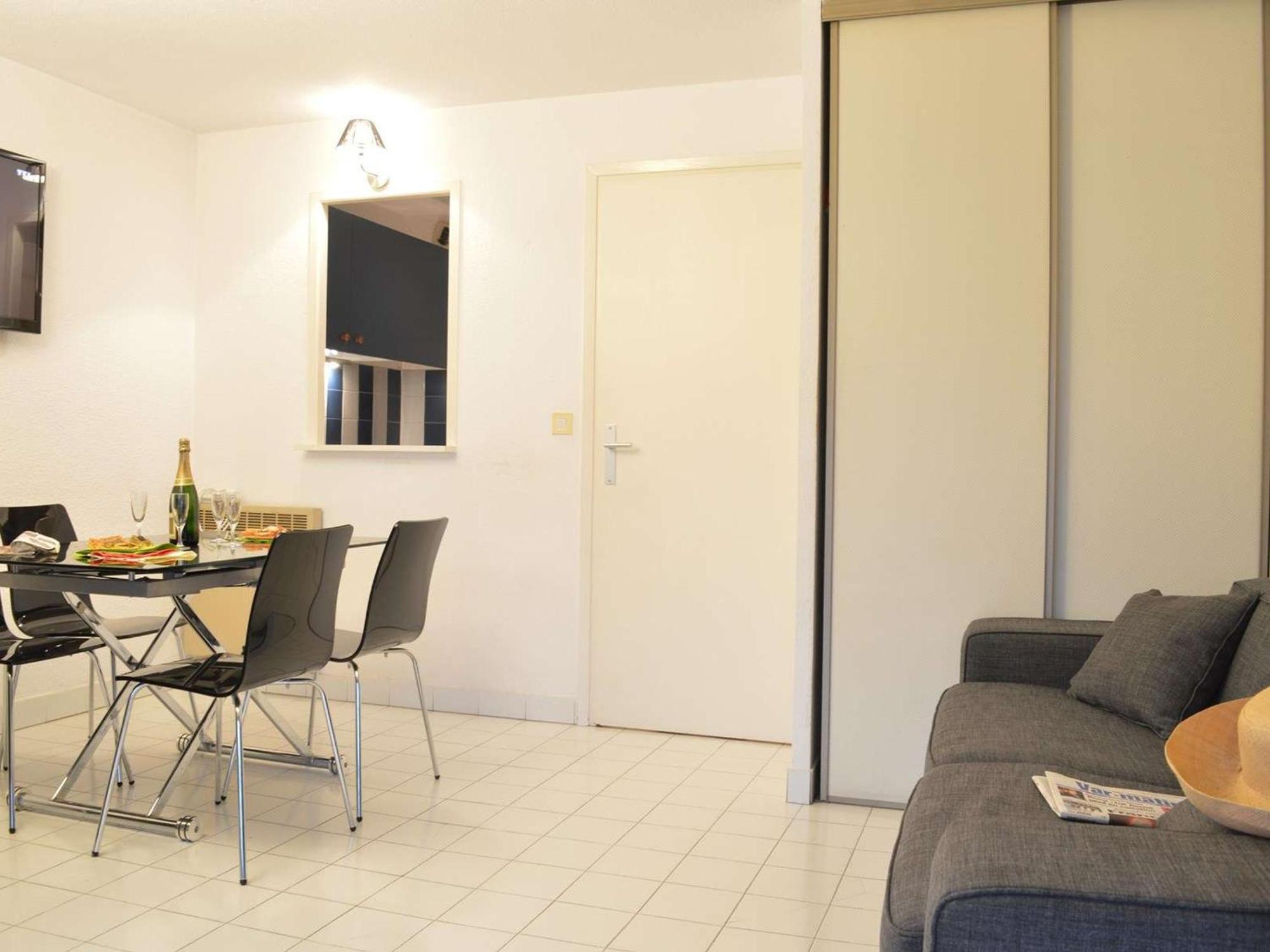 Studio Cabine A 200M De Port Frejus, Plage, Commerces, Terrasse, 4 Couchages, Menage Inclus - Fr-1-226A-31 Exterior photo